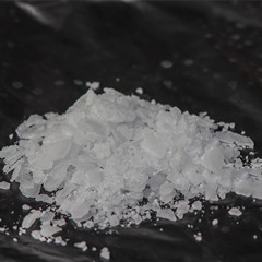 氫氧化鈉主要用于造紙、纖維素紙漿和肥皂的生產(chǎn)、合成洗滌劑、合成脂肪酸和動植物脂肪的精煉。